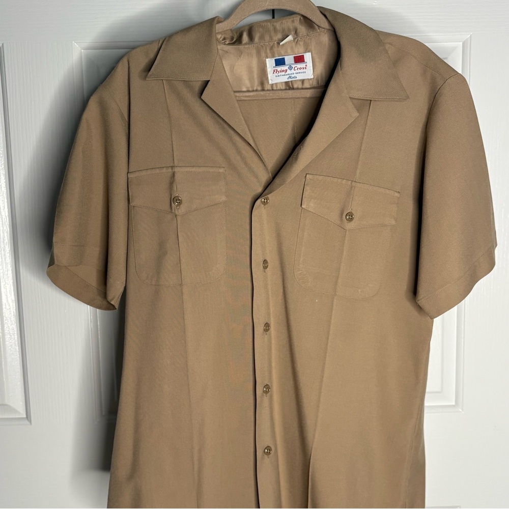 Vintage Beige Short Sleeve Button up!